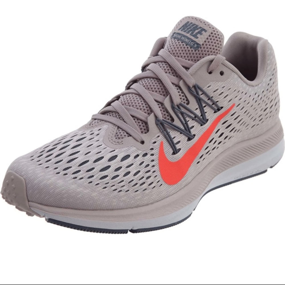 Nike Zoom Winflo 5- size 7